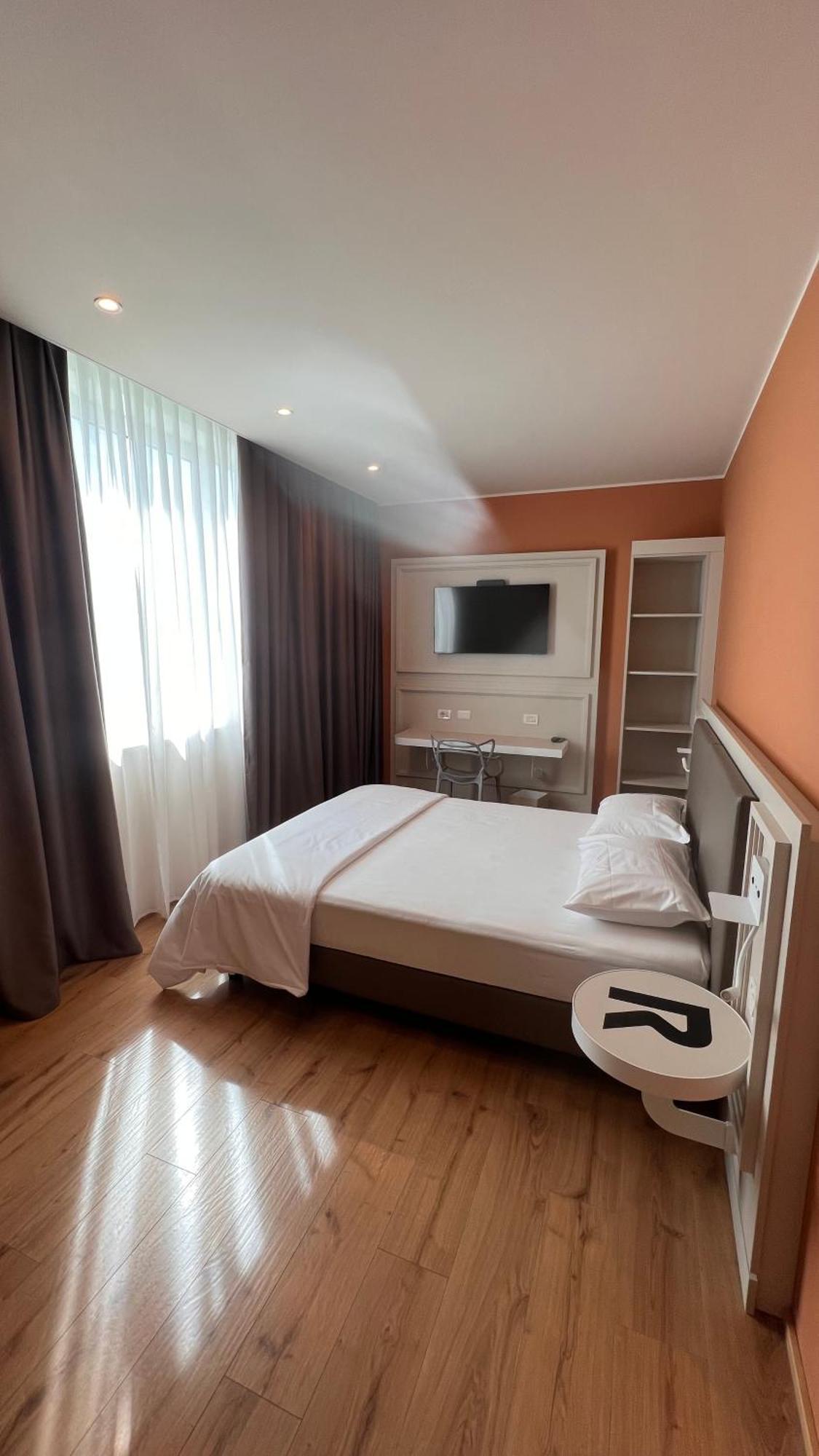 Kare Otel Banchette D'Ivrea Dış mekan fotoğraf