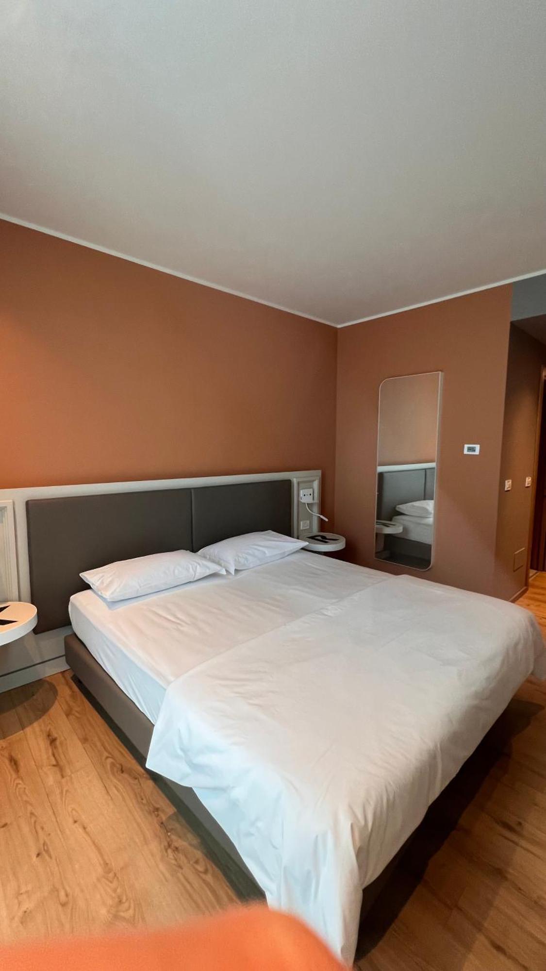 Kare Otel Banchette D'Ivrea Dış mekan fotoğraf