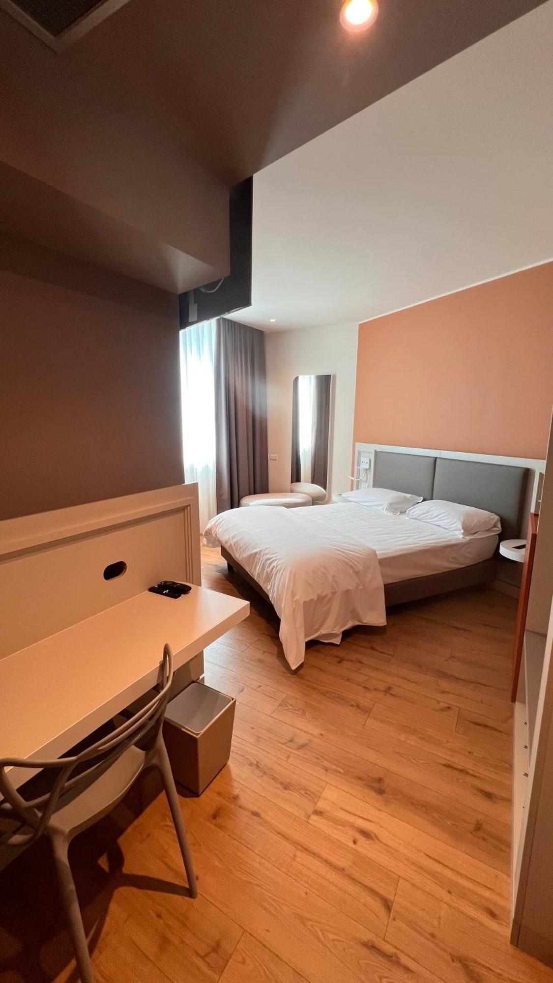 Kare Otel Banchette D'Ivrea Dış mekan fotoğraf